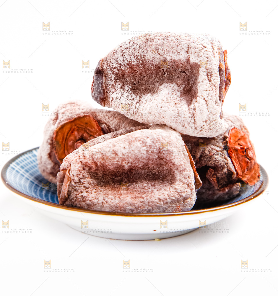 盘子里装着柿子饼