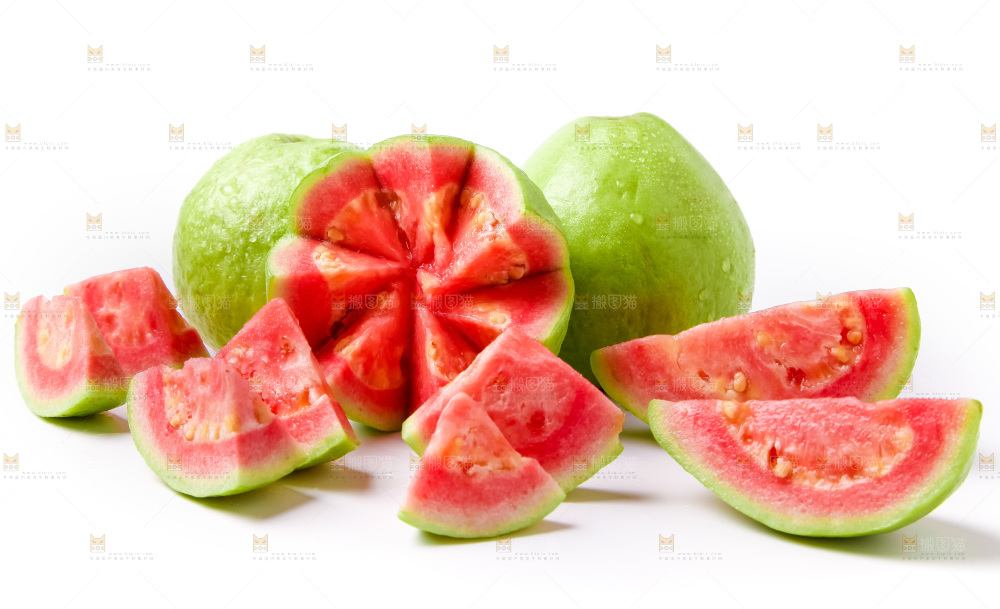 浅底上摆放着红芭乐