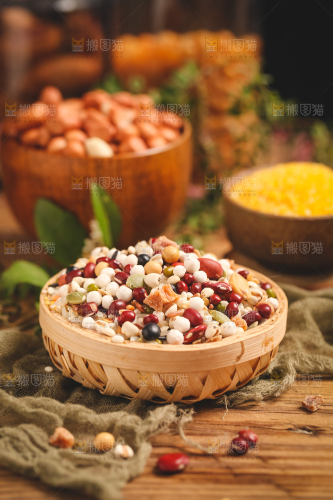 篮子装着八宝粥食材