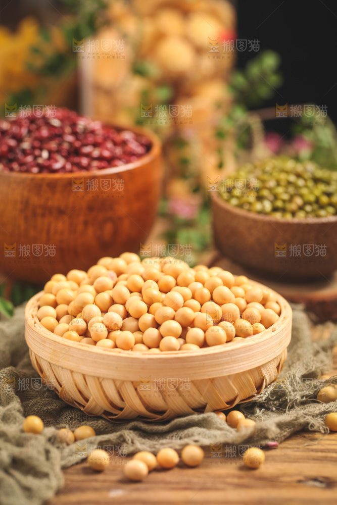 竹篮里装着黄豆