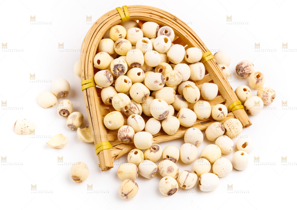 一盘江西白莲子放在白底上