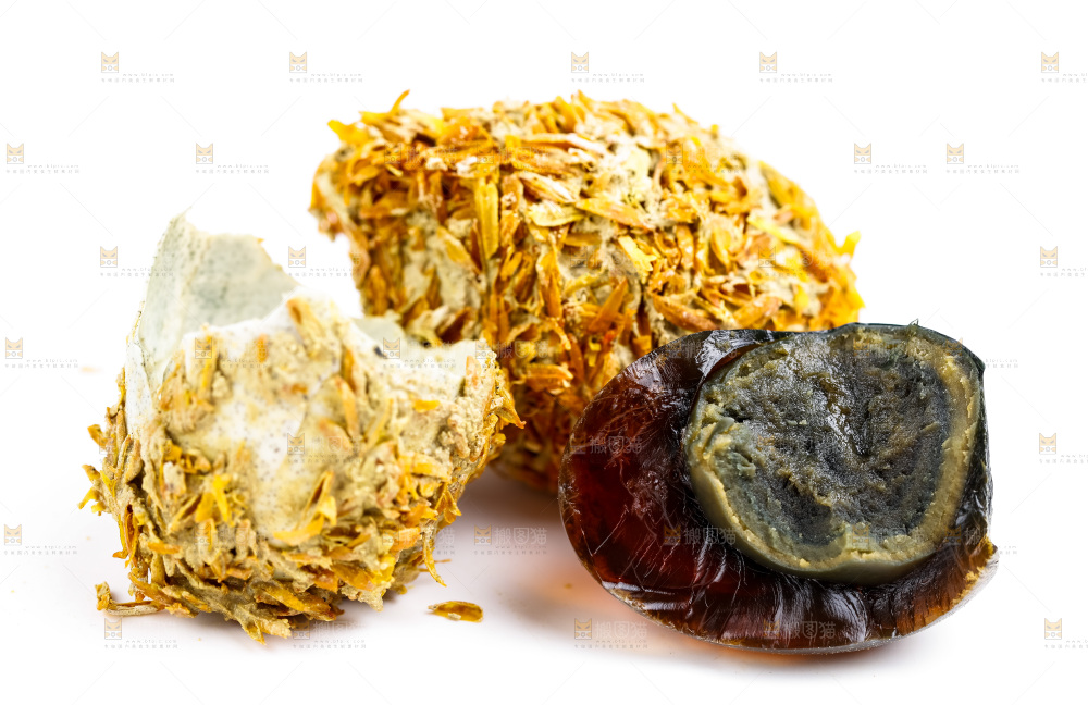 白底上放着松花蛋