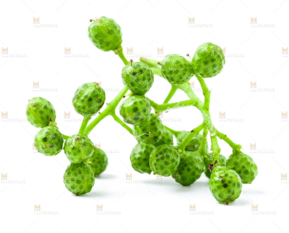 浅底上摆放着青花椒