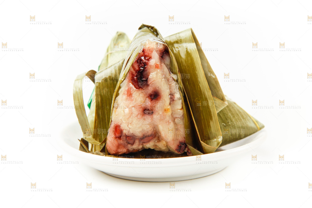 白底上放着八宝粽