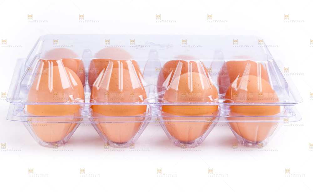 白底上放着一盒柴鸡蛋