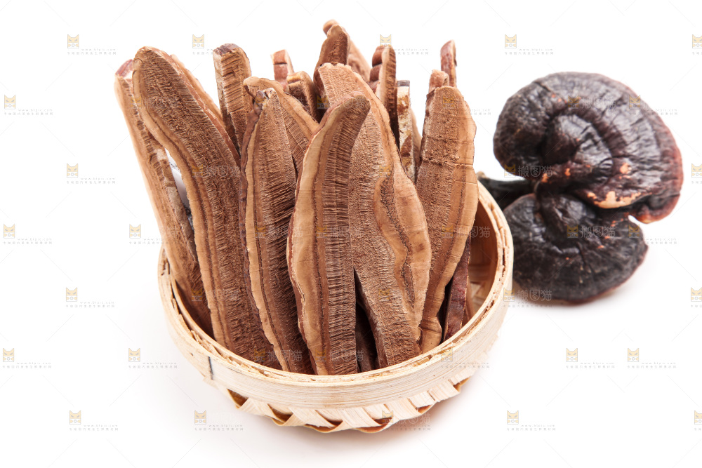 篮子里装着灵芝片