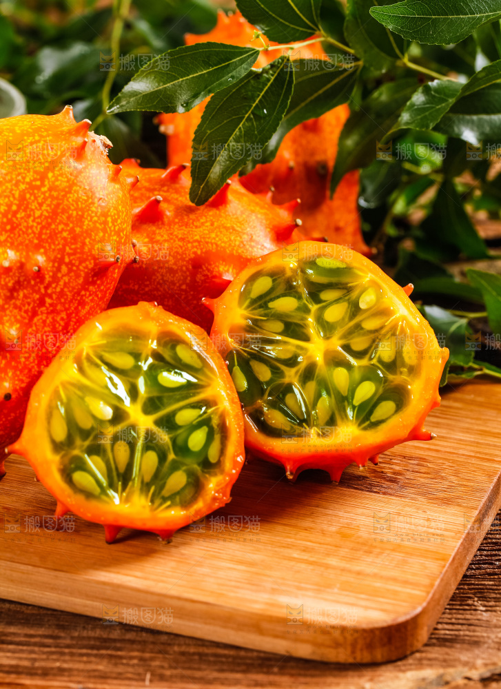 木底上摆放着海参果