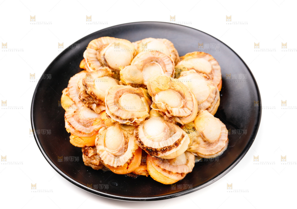 盘子里装着花蛤肉