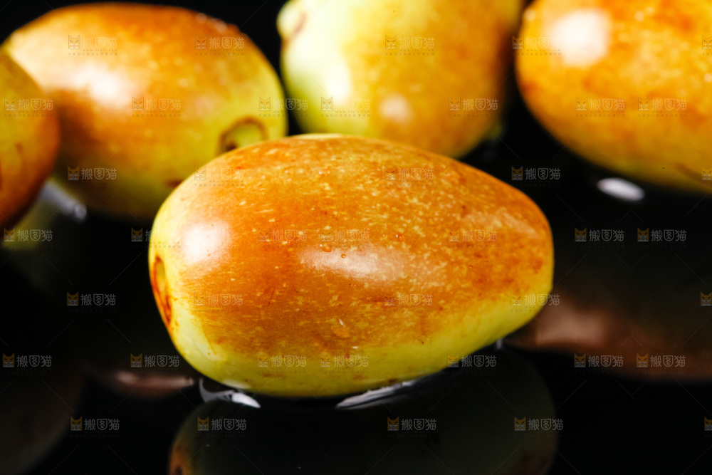 黑底上放着灵武长枣