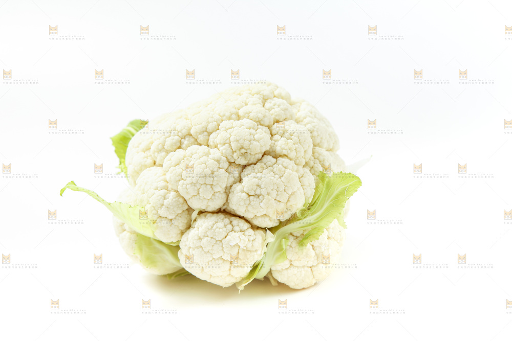 白底上放着花椰菜