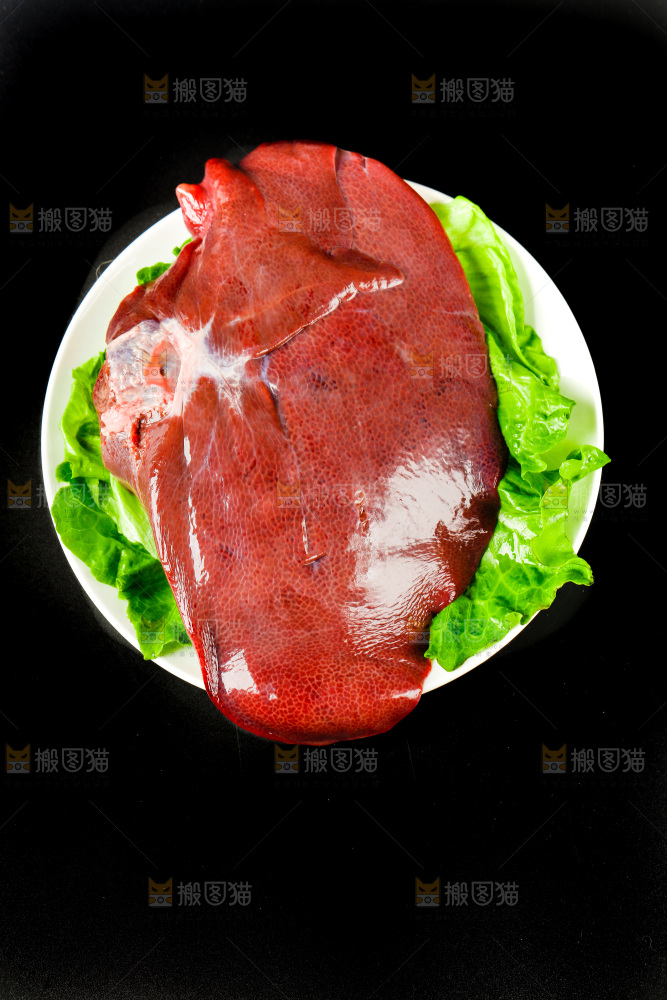 盘子里装着猪肝