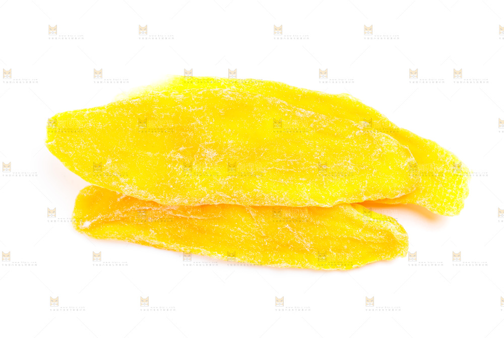 白底上放着芒果干片