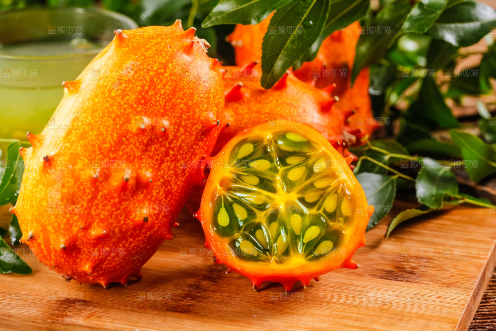 木底上摆放着海参果