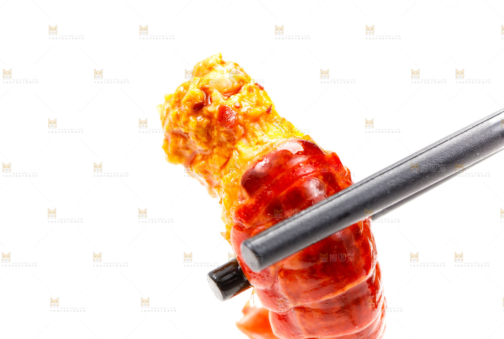 筷子上夹着龙虾尾