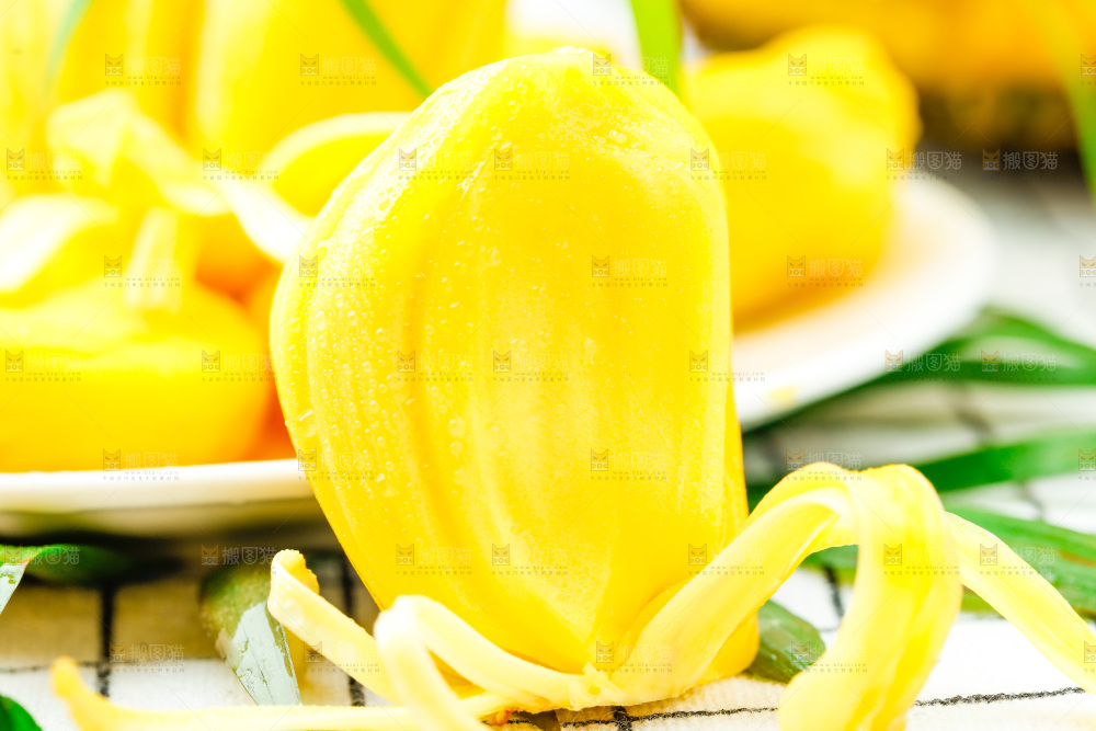 浅底上放着海南菠萝蜜