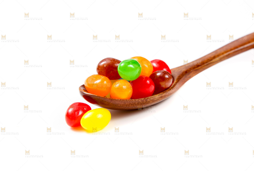 白底上的彩虹豆