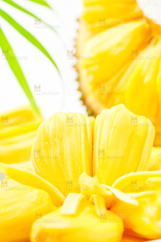浅底上放着海南菠萝蜜