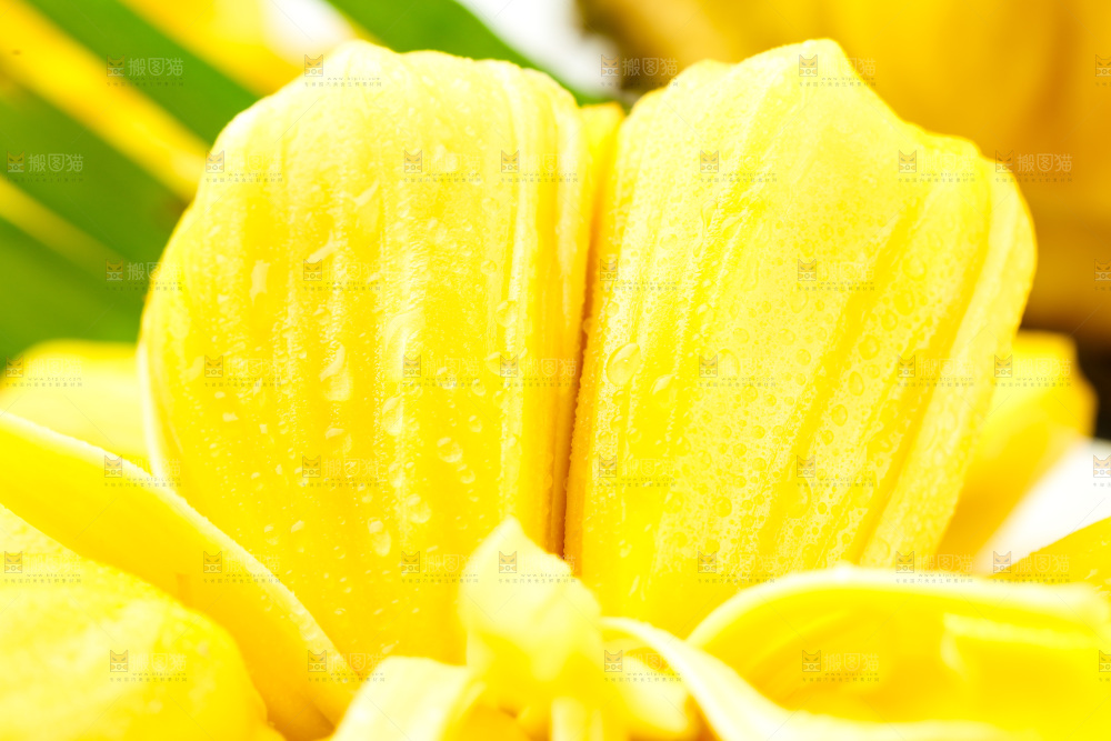 浅底上放着海南菠萝蜜
