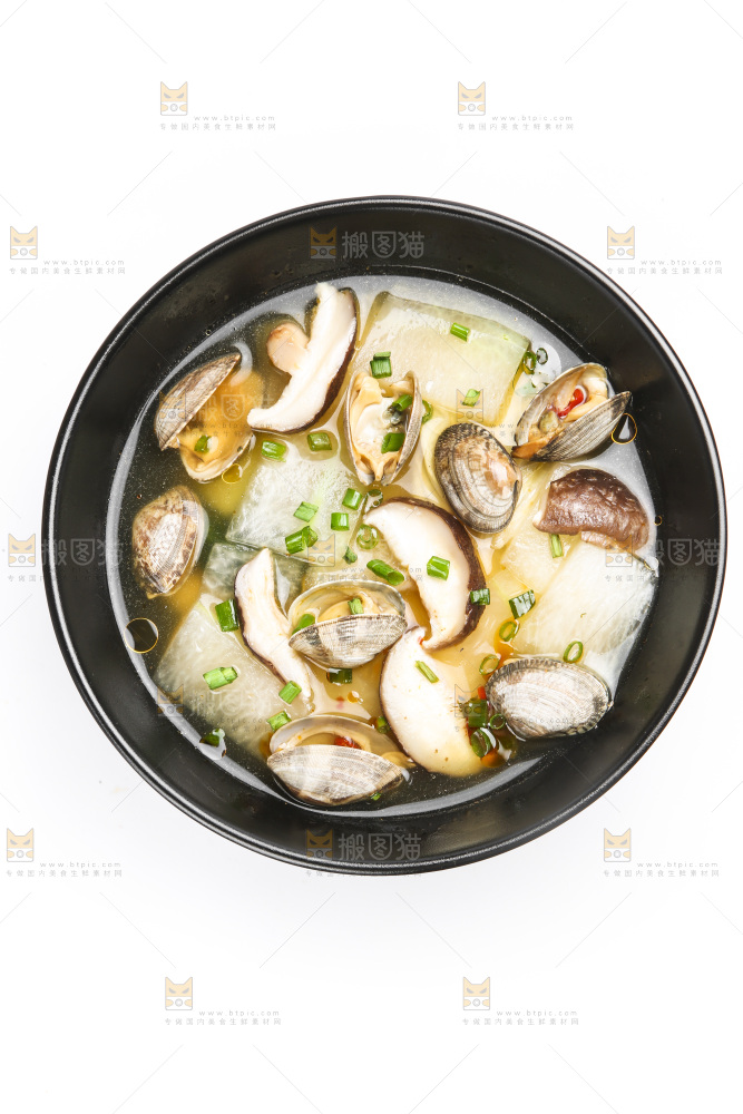 碗里装着花菇汤