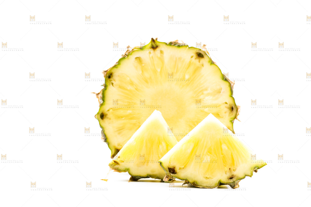 白底上摆放着海南凤梨