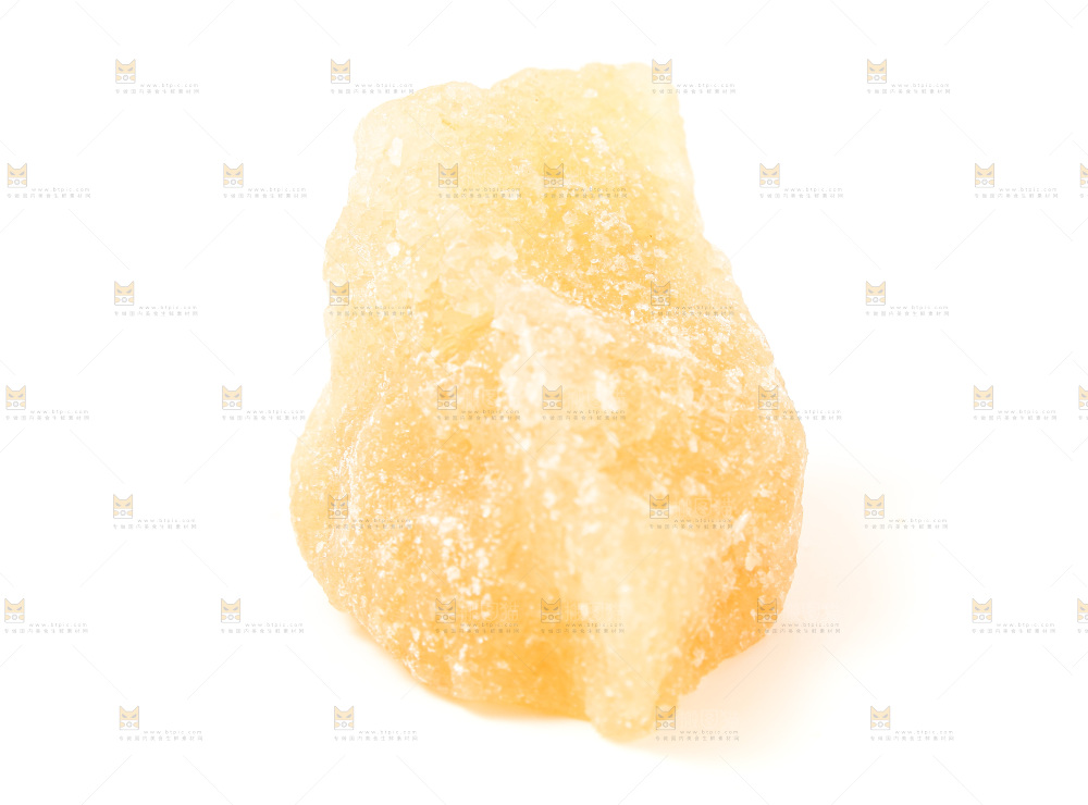白底上放着冰糖块