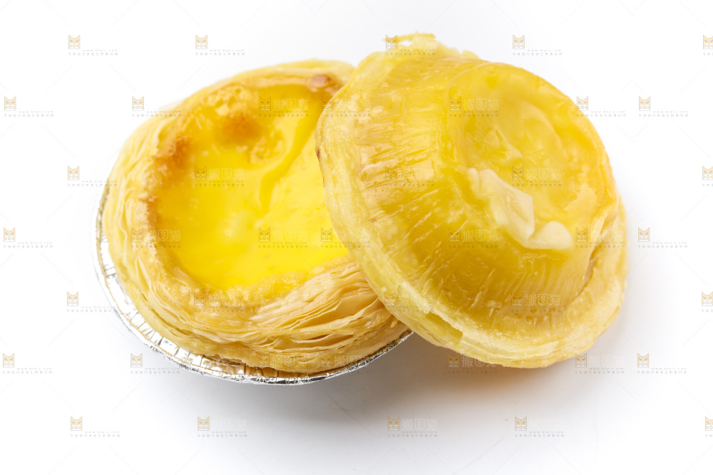 白底上的蛋挞