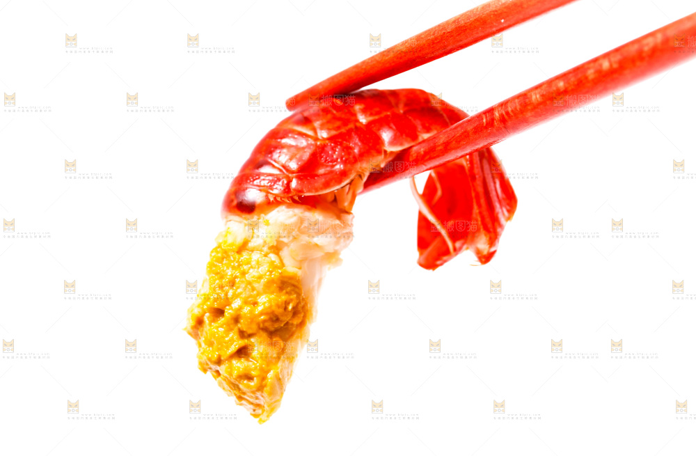筷子上夹着龙虾尾