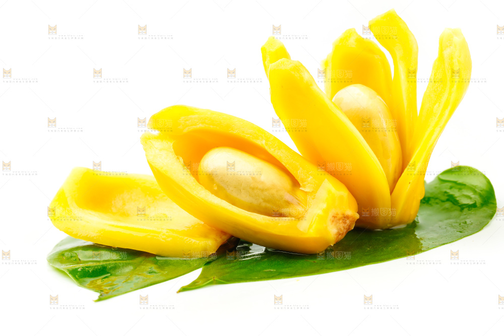 白底上放着新鲜菠萝蜜
