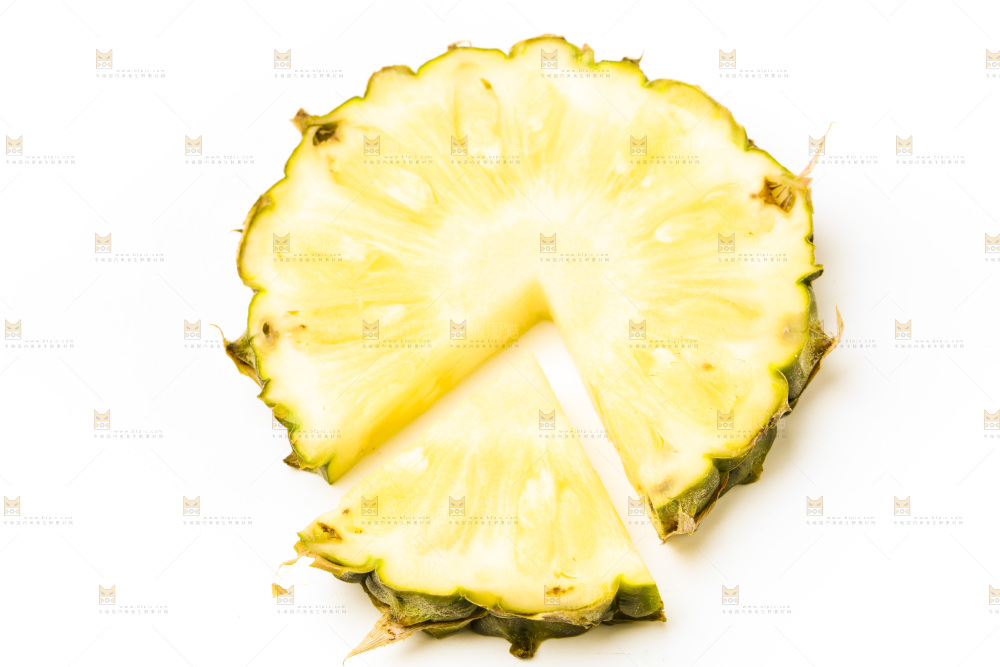 白底上摆放着海南凤梨