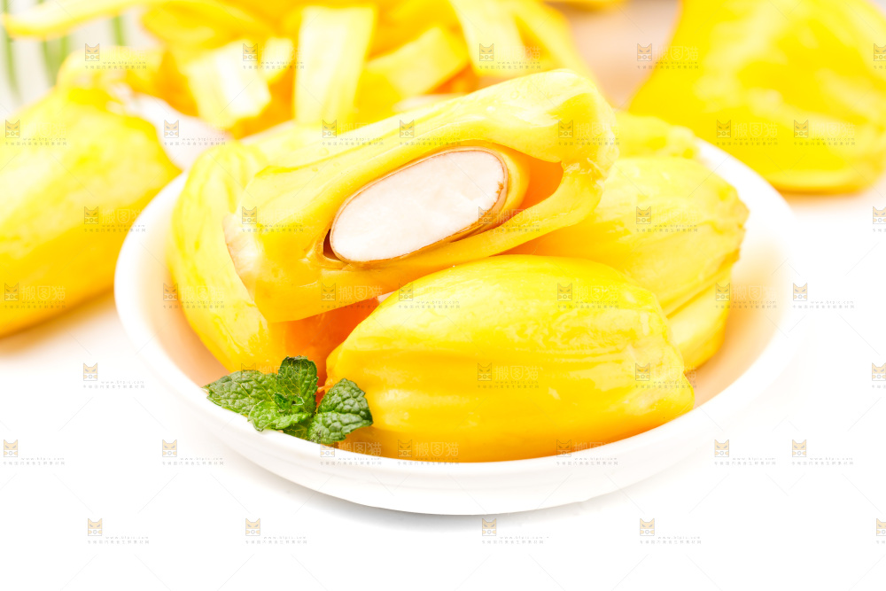 碟子里的黄肉菠萝蜜