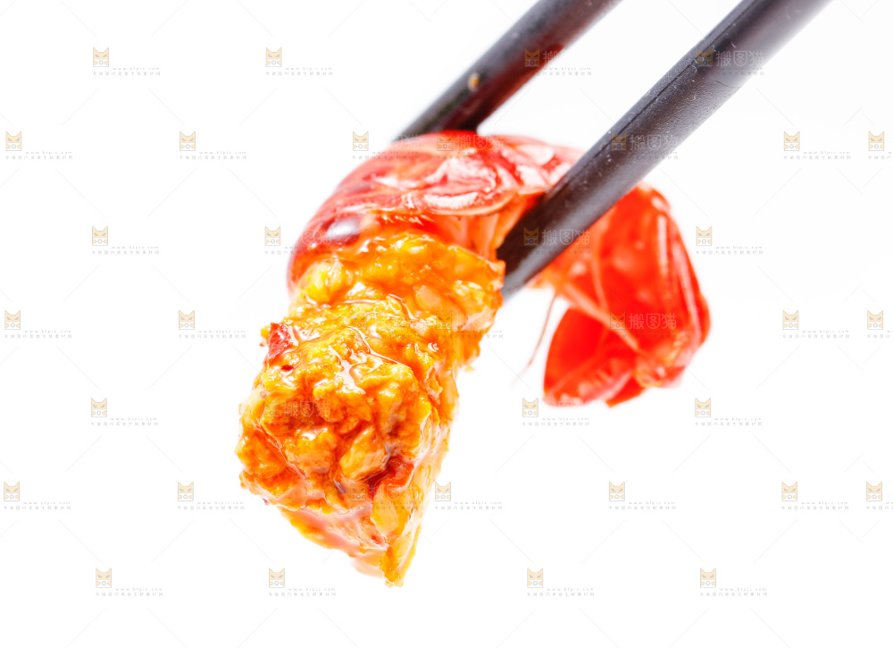 筷子上夹着龙虾尾