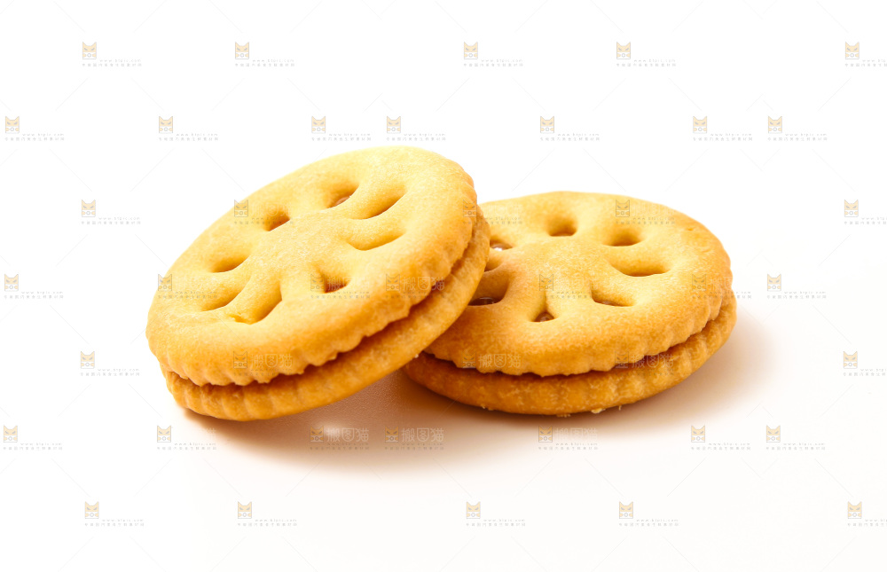 白底上的果酱夹心饼干