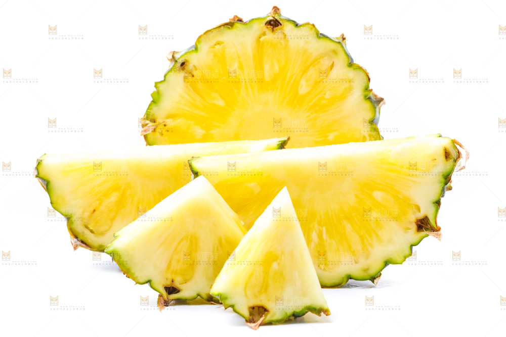 白底上放着凤梨