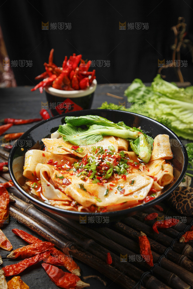 碗里的香辣手擀面