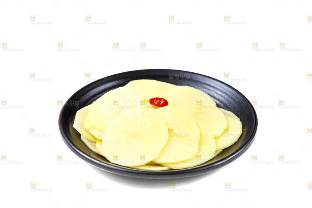 盘子里装着土豆片
