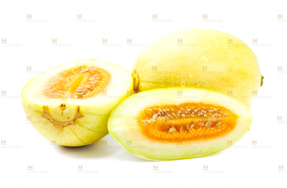 白底上放着切开的香瓜