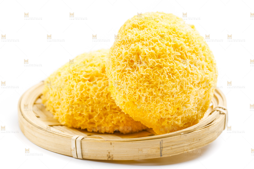 篮子里装着银耳