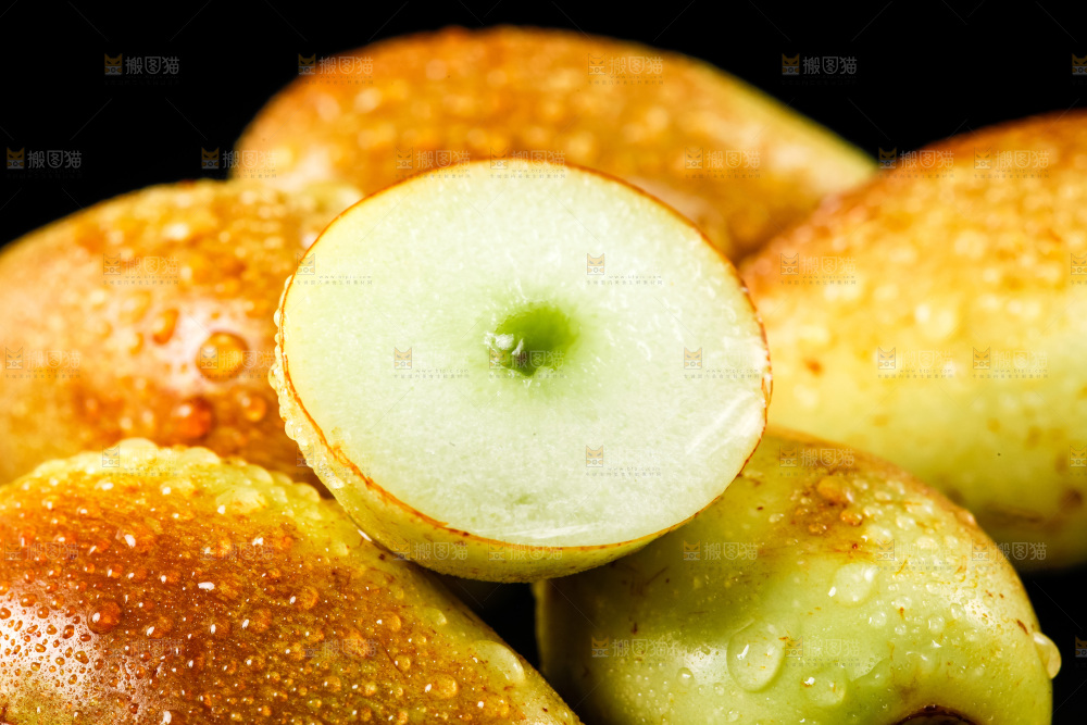 黑底上放着脆枣