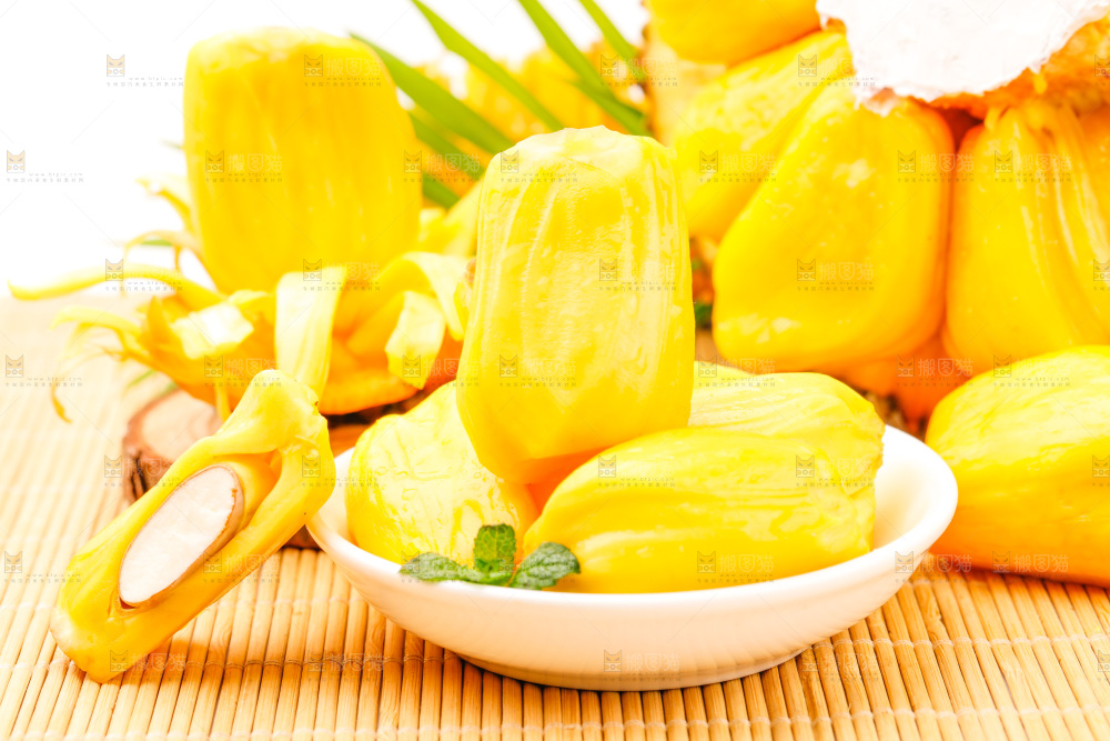 碟子里的黄肉菠萝蜜