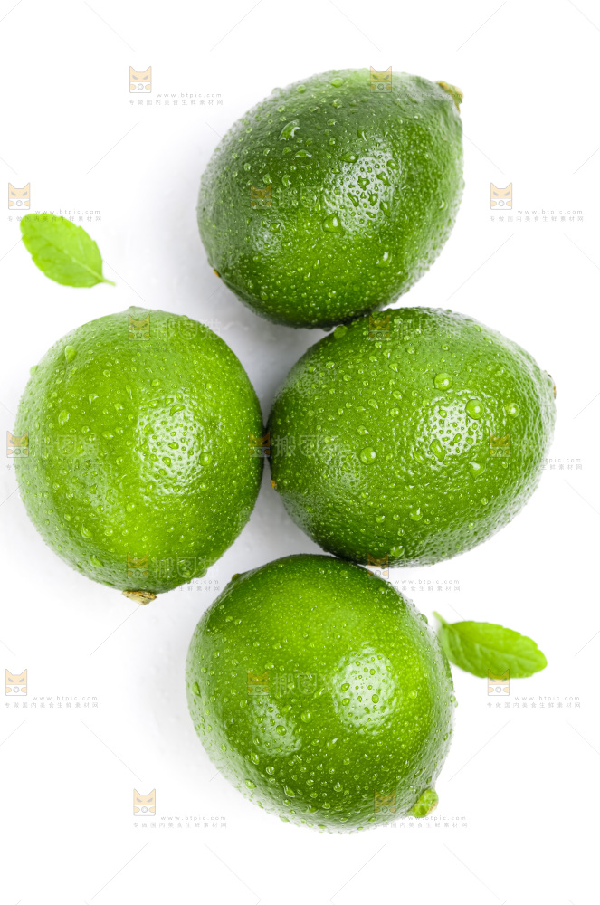 白底上放着四个青柠檬