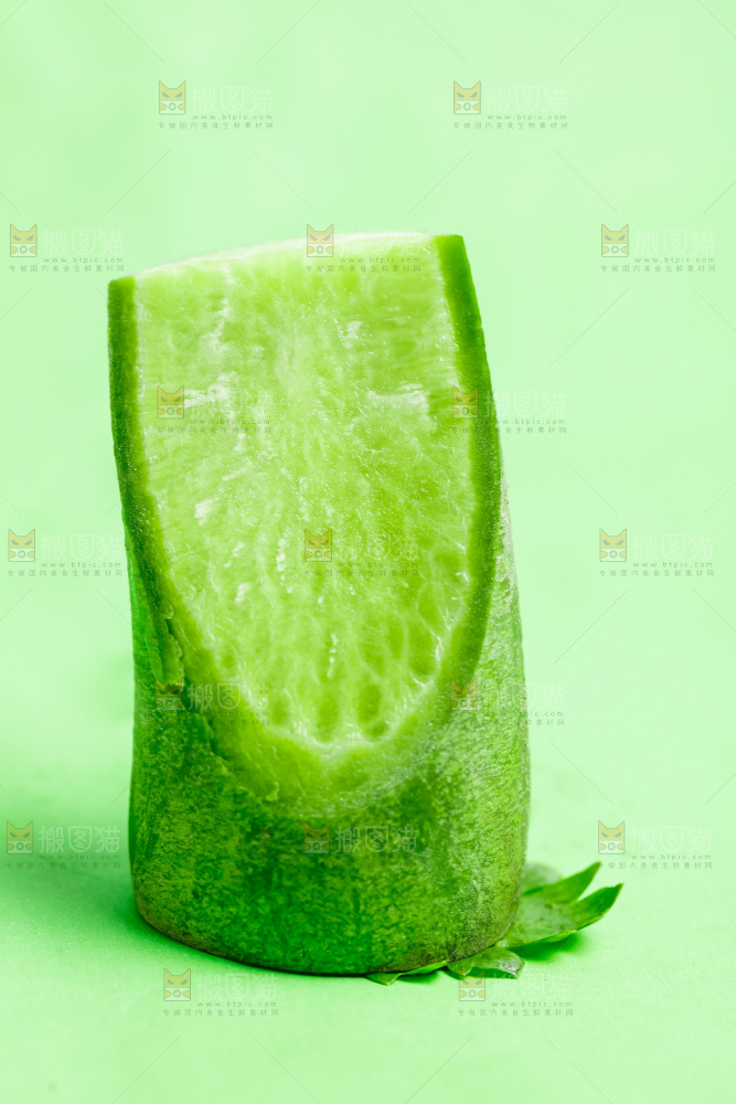 绿底上的青萝卜