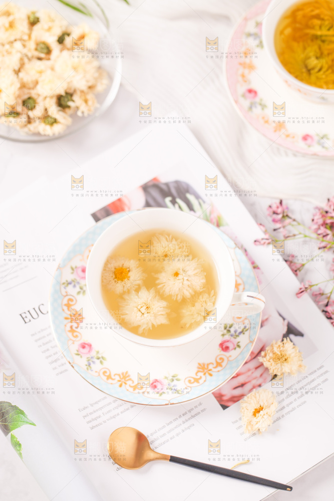 书上的一杯杭白菊花茶
