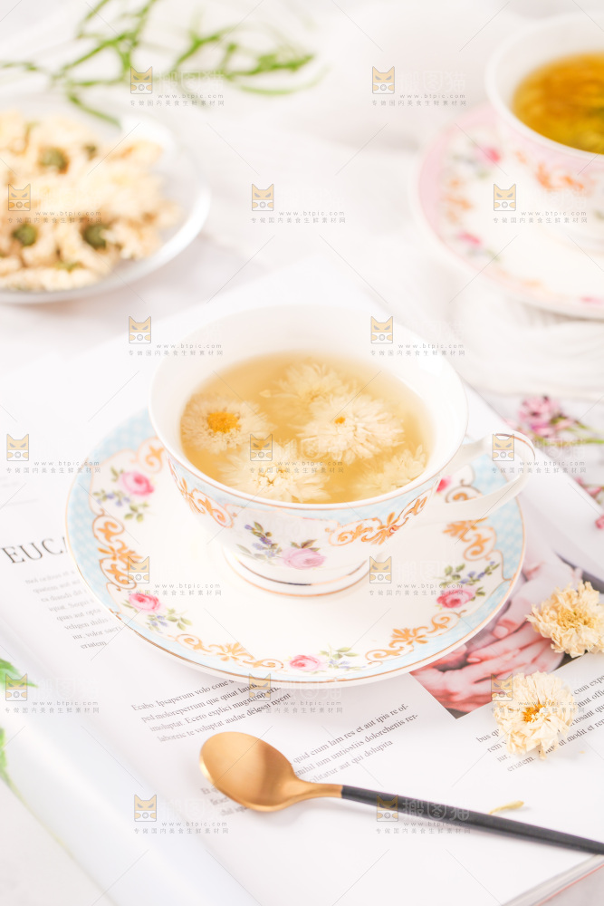书上的一杯杭白菊花茶