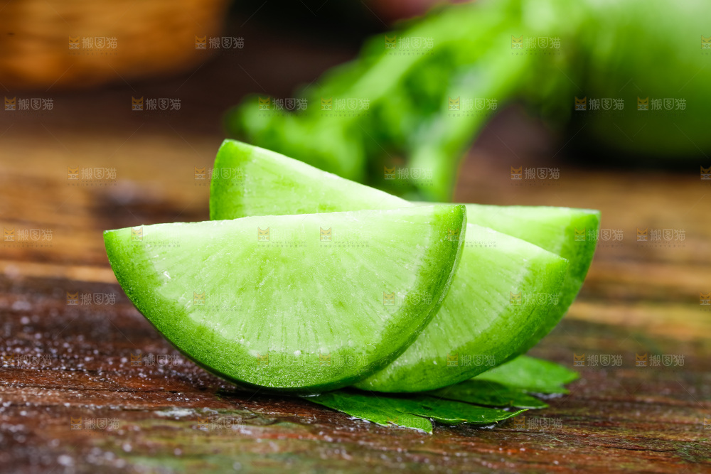木底上放着青萝卜