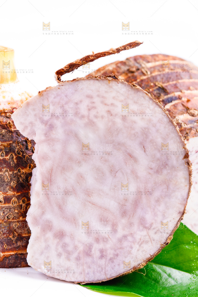 白底上的芋头果肉特写