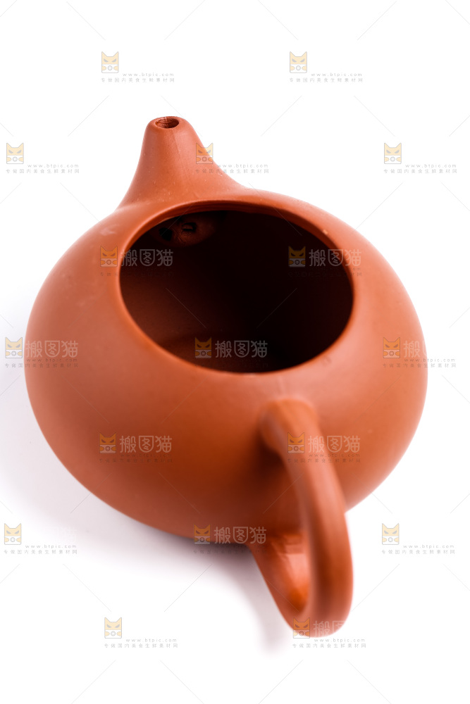 白底上放着陶瓷茶壶
