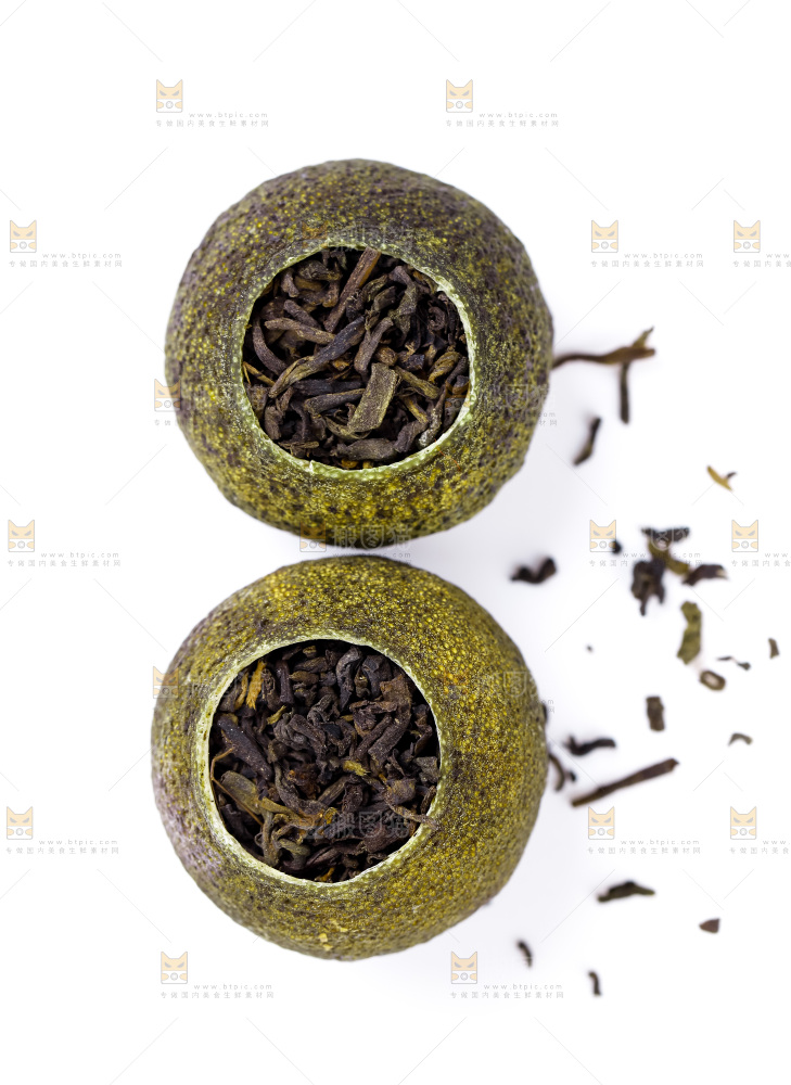 白底上摆放着茶叶