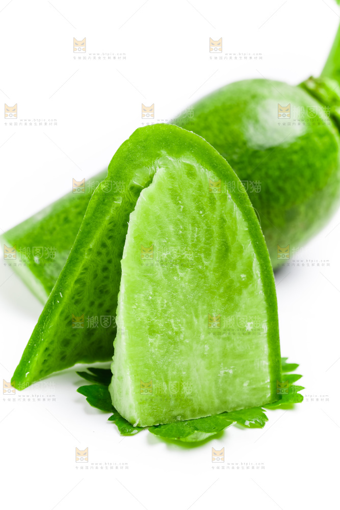 白底上放着水果萝卜
