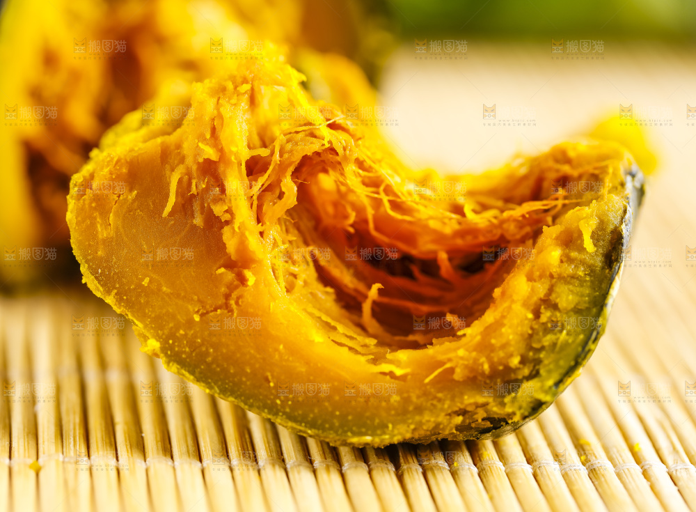 竹底上贝贝南瓜果肉特写