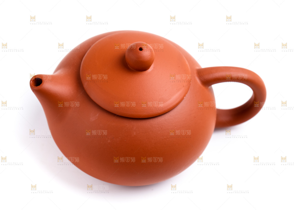 白底上放着陶瓷茶壶